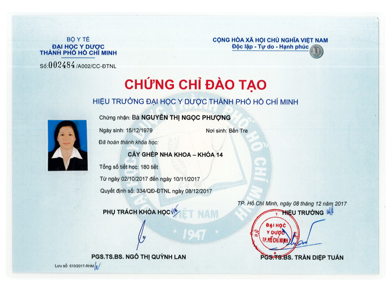 Chứng chỉ cấy ghép nha khoa của bs Phượng
